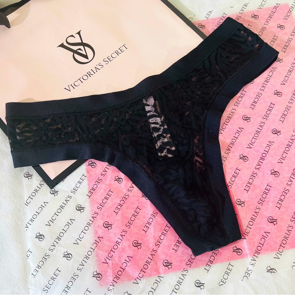 VICTORIA’S  SECRET No-Show String Thong Panty Size M Black NEW